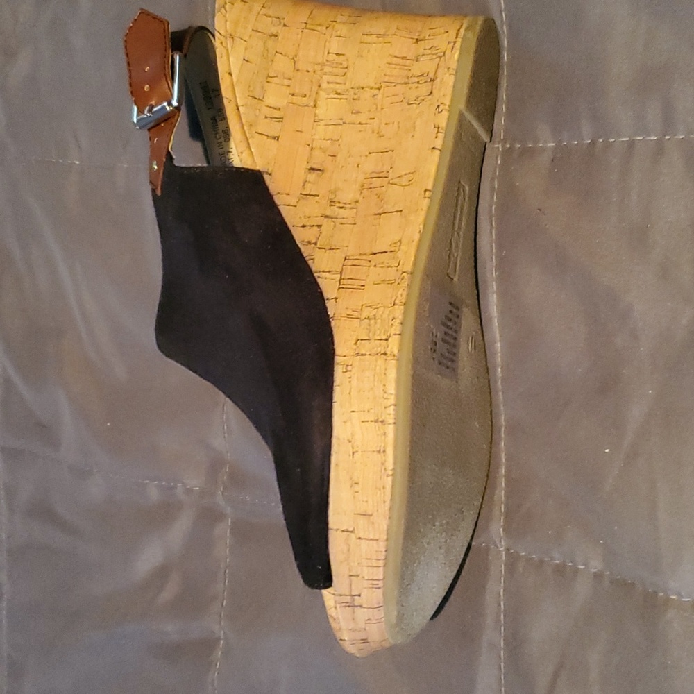 Women's black wedge sandals